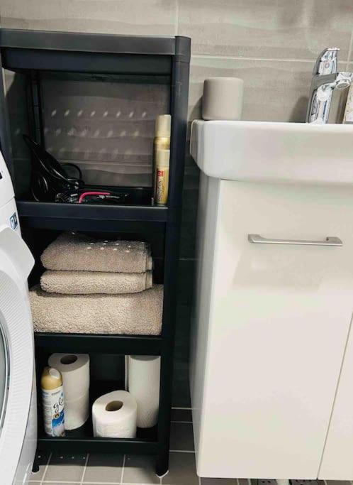 Apartment Near The Train Station, Free Parking &Netflix กัวปิโอ ภายนอก รูปภาพ
